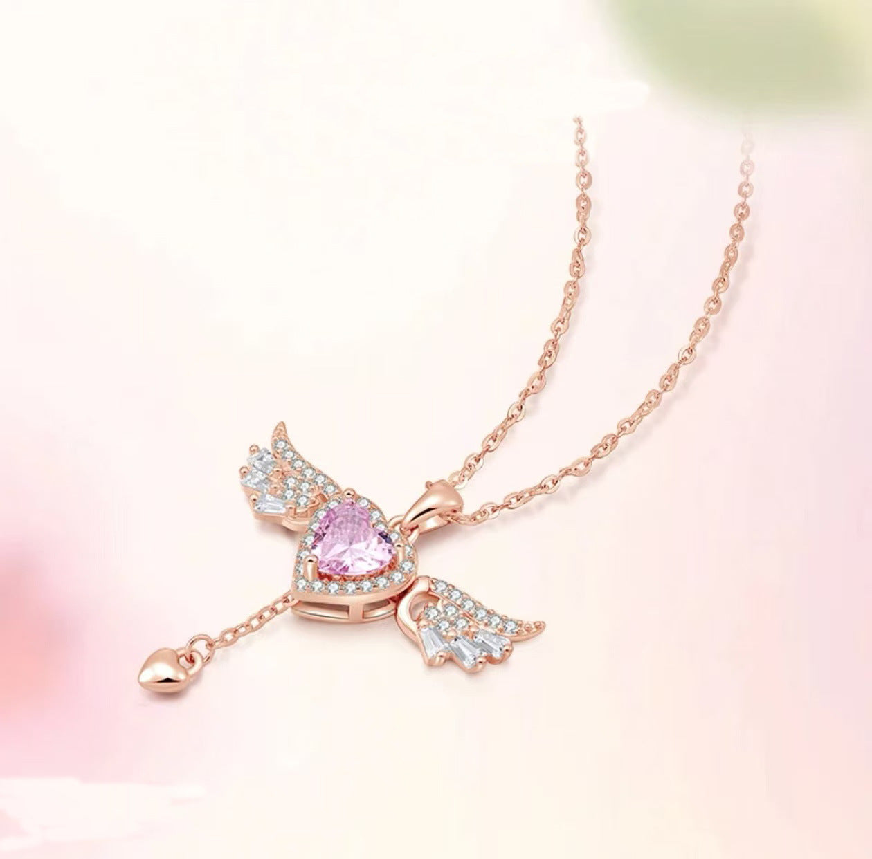 Angel Heart Necklace With Moving Wings And A Clavicle Chain