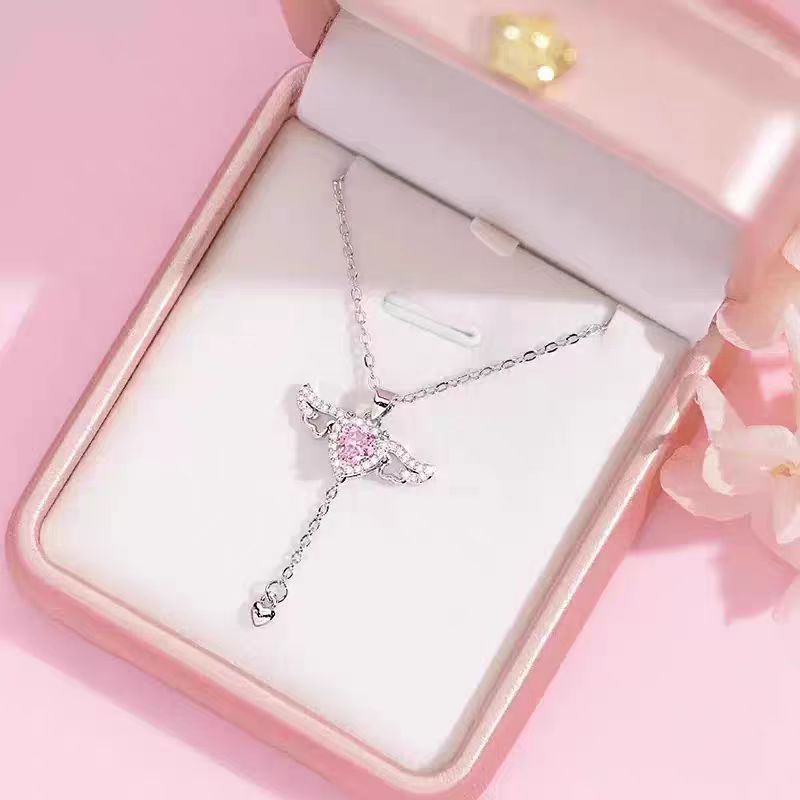 Angel Heart Necklace With Moving Wings And A Clavicle Chain